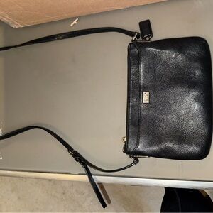 Classic Black Leather Crossbody Bag - Sleek Everyday Style